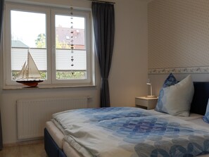 1 Schlafzimmer, Reisekinderbett, kostenloses WLAN, Bettwäsche