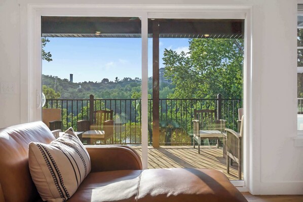 Condo, varias camas, balcón (Lakeview Penthouse) | Interior