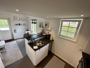 Superior-villa - flere senge | Privat køkken | Mikrobølgeovn, ovn, kogeplade, kaffe-/temaskine