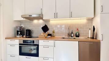 Deluxe-huvila | Yksityinen keittiö | Mikroaaltouuni, uuni, liesi, kahvin-/teenkeitin