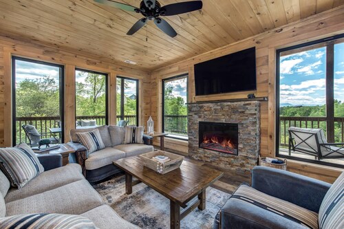 Pet Friendly Cabin Hot Tub, Games & Fishing Pond