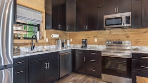 Private kitchen - Pet Friendly Cabin Hot Tub, Games & Fishing Pond (Sevierville)