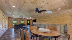 Dining - Pet Friendly Cabin Hot Tub, Games & Fishing Pond (Sevierville)