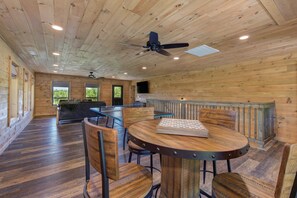 Dining - Pet Friendly Cabin Hot Tub, Games & Fishing Pond (Sevierville)