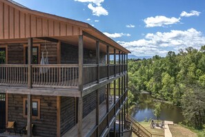 Exterior - Pet Friendly Cabin Hot Tub, Games & Fishing Pond (Sevierville)
