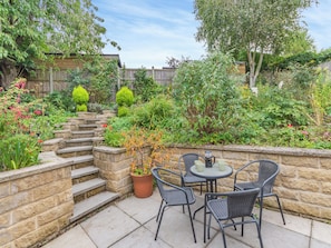 Outdoor dining - 2 bedroom accommodation in Ashbourne (Ashbourne)