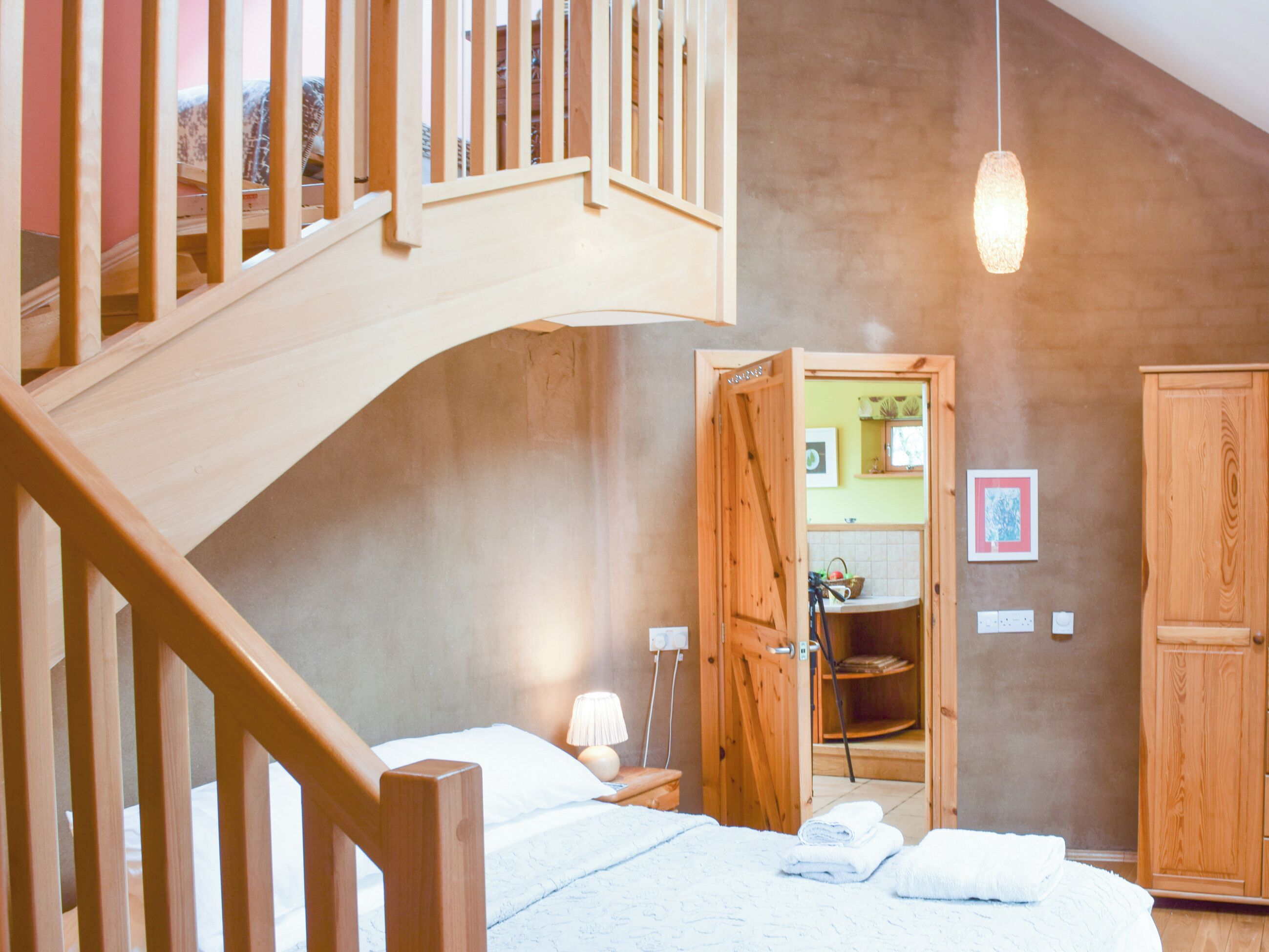 4 bedrooms, free WiFi, bed sheets, wheelchair access