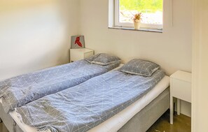 3 bedrooms, travel crib, free WiFi, bed sheets - Cozy home in Lammhult with sauna (Lammhult)