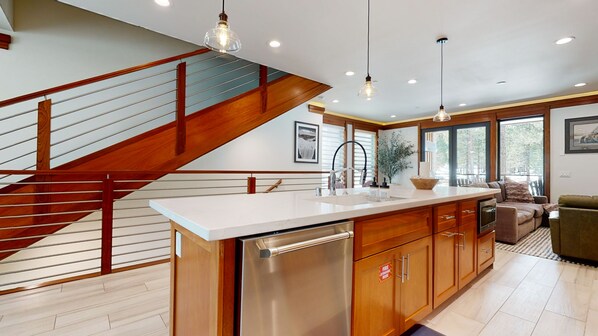 House, Multiple Beds, Patio, Mountain View (Obsidian Dreaming) | Private kitchen | Coffee/tea maker - Obsidian Dreaming - On the Sierra Star Golf Course (Mammoth Lakes)