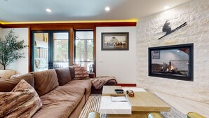House, Multiple Beds, Patio, Mountain View (Obsidian Dreaming) | Living area | Fireplace - Obsidian Dreaming - On the Sierra Star Golf Course (Mammoth Lakes)