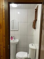 Basic Bungalow | Bathroom
