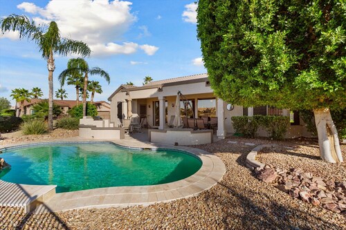 BEAUTIFUL HOME IN THE GRAND WITH POOL HEATED POOL AND GOLF COURSE VIEWS!