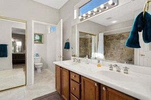 Shower, hair dryer, towels
