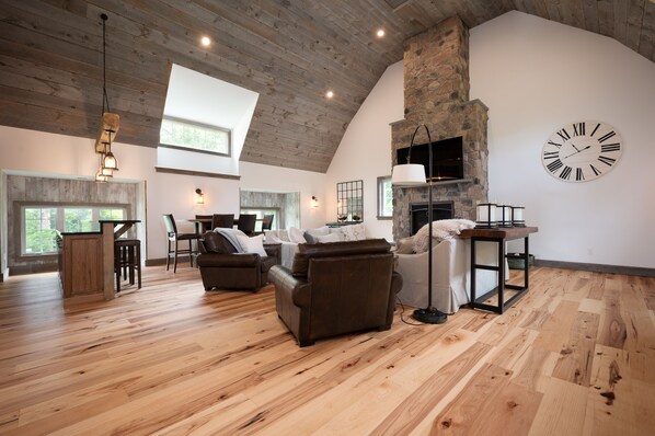 Smart TV, fireplace, computer monitors, printers