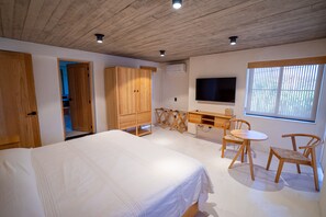 4 bedrooms, desk, iron/ironing board, free WiFi