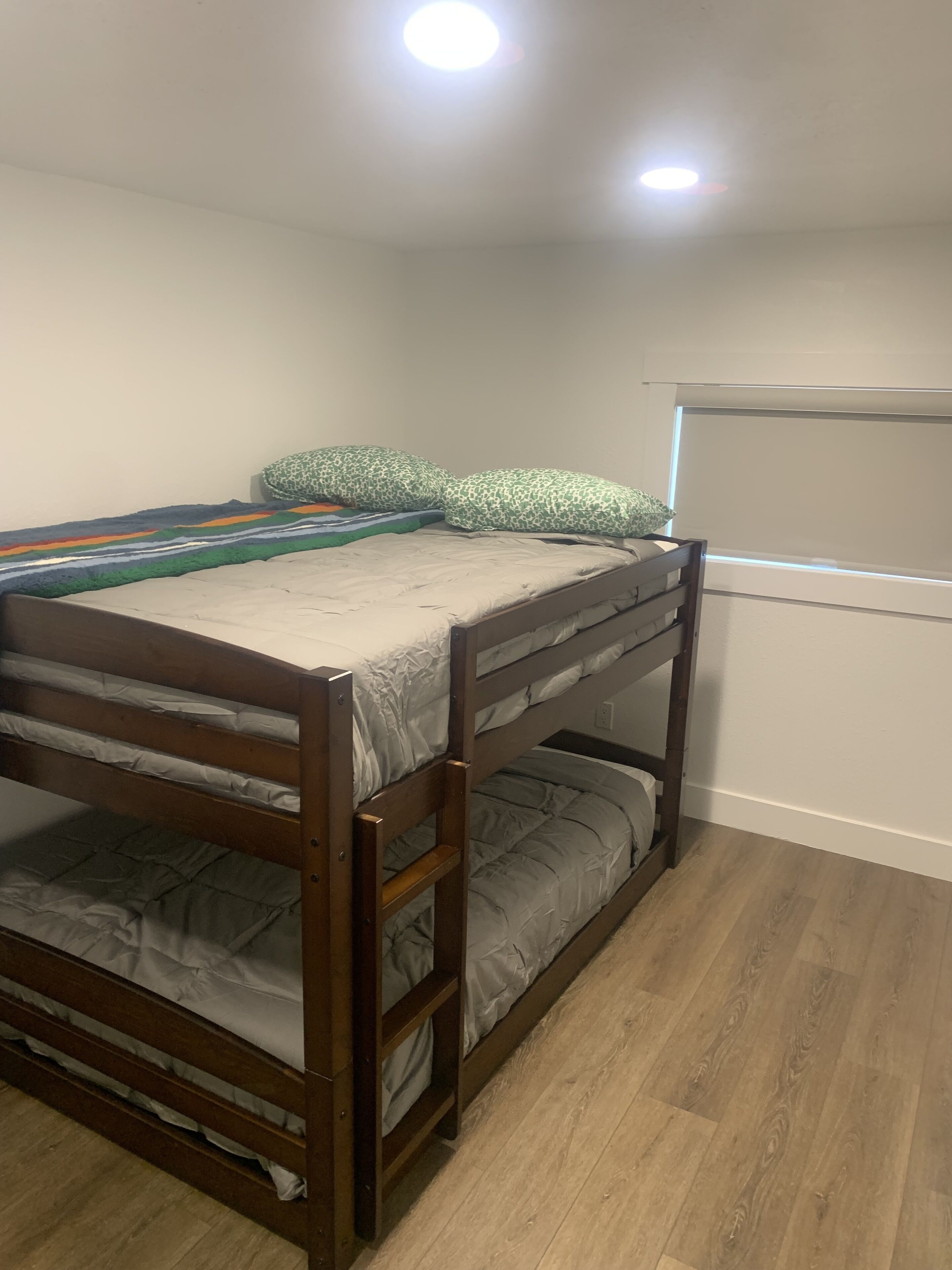 3 bedrooms, travel crib, WiFi, bed sheets