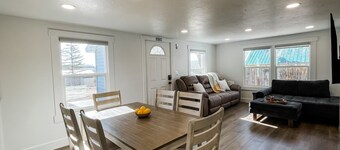Newly remodeled cottage with King beds, and A/C