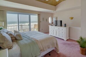 3 bedrooms, iron/ironing board, travel cot, WiFi - Charming Brigantine Condo Rental: Steps to Beach! (Brigantine)