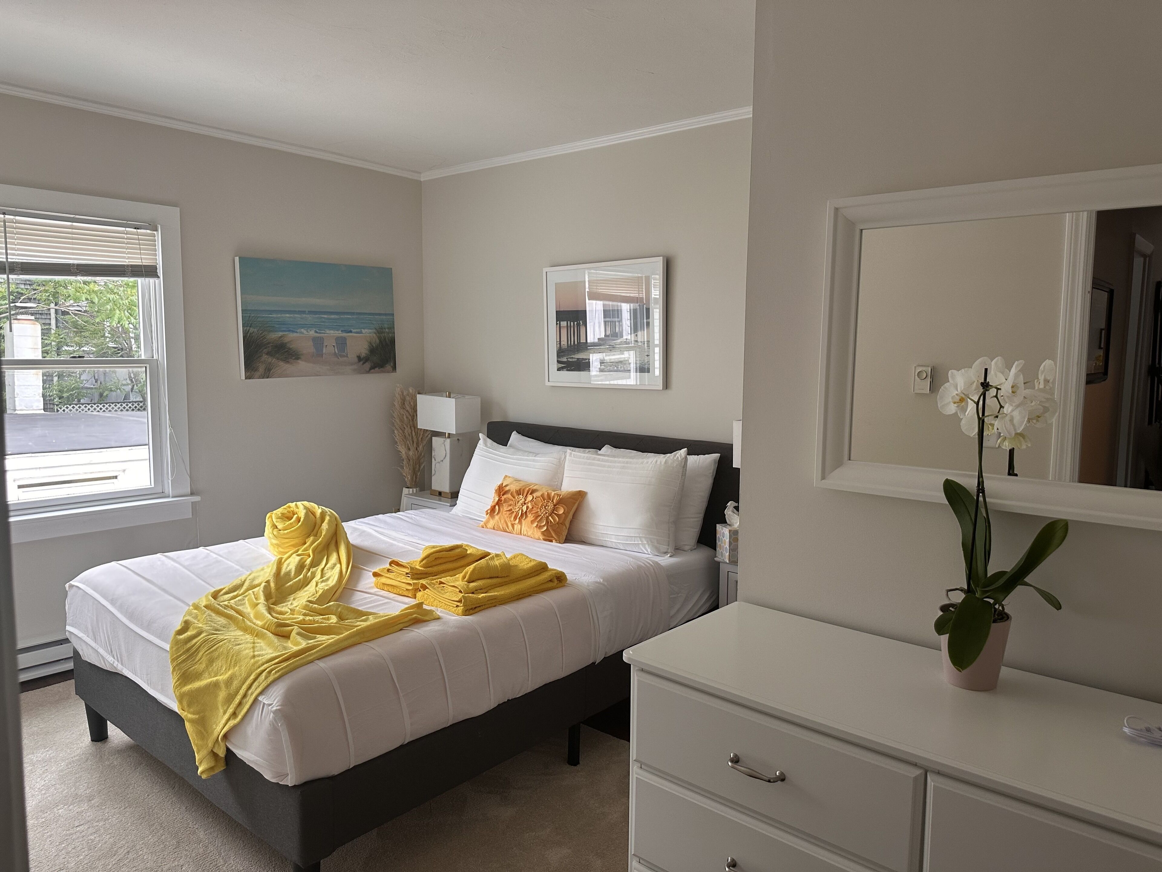 3 slaapkamers, een strijkplank/strijkijzer, gratis wifi, beddengoed