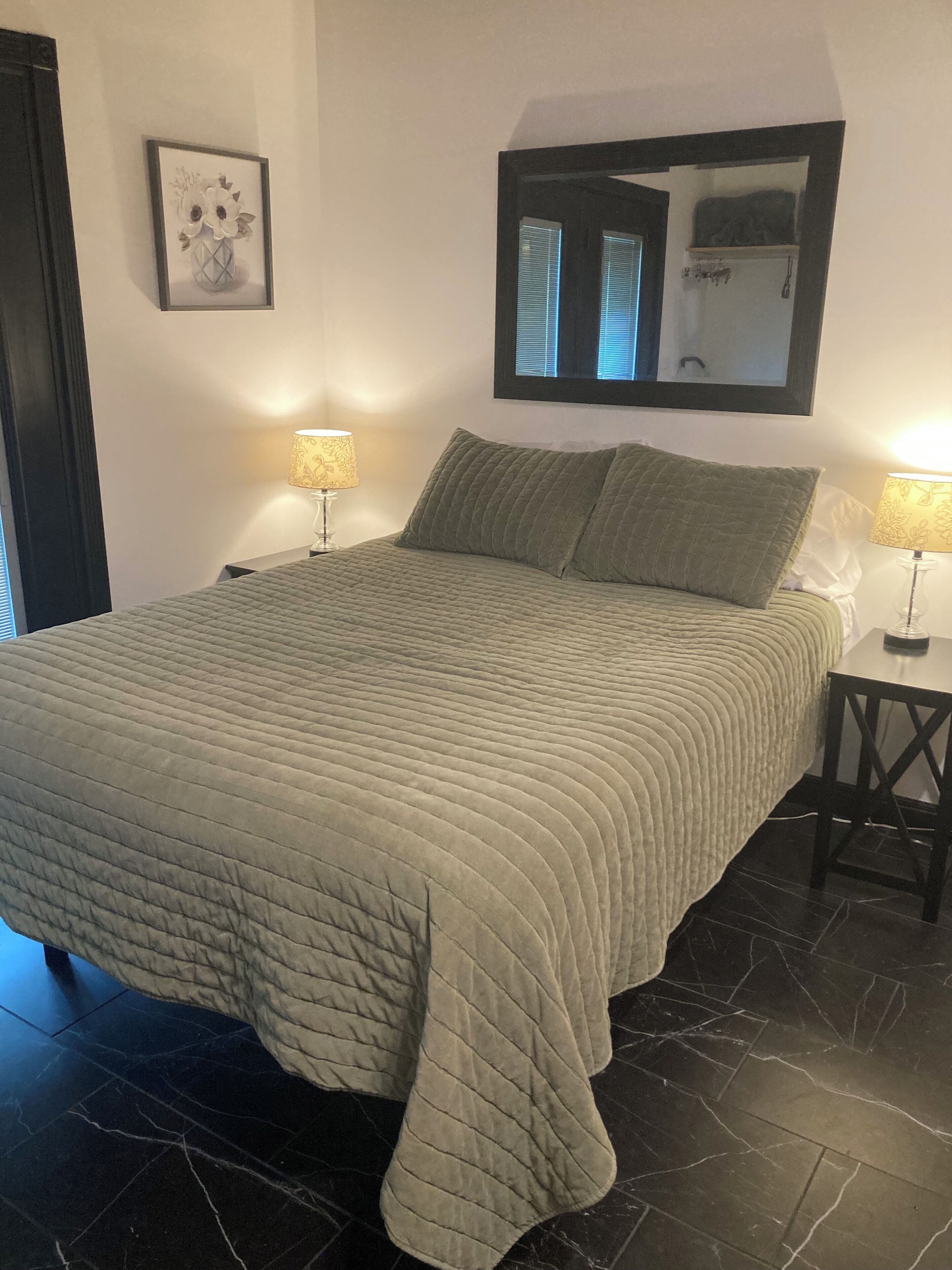 1 chambre, fer et planche à repasser, accès au Wi-Fi (inclus)