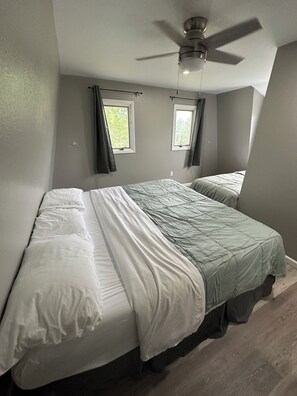 4 chambres, bureau, Wi-Fi gratuit, draps fournis