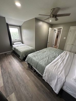 4 chambres, bureau, Wi-Fi gratuit, draps fournis