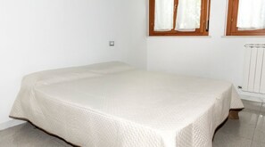 2 bedrooms, bed sheets - SE009 - Senigallia, three-room apartment on the sea with beach (Senigallia)