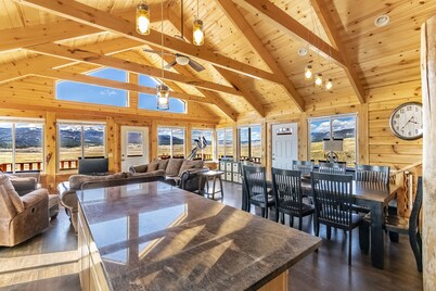 Mountain House Sleeps 18, Mins to Ski, Hike, Golf, Fish; Generator;  Fenced Yard