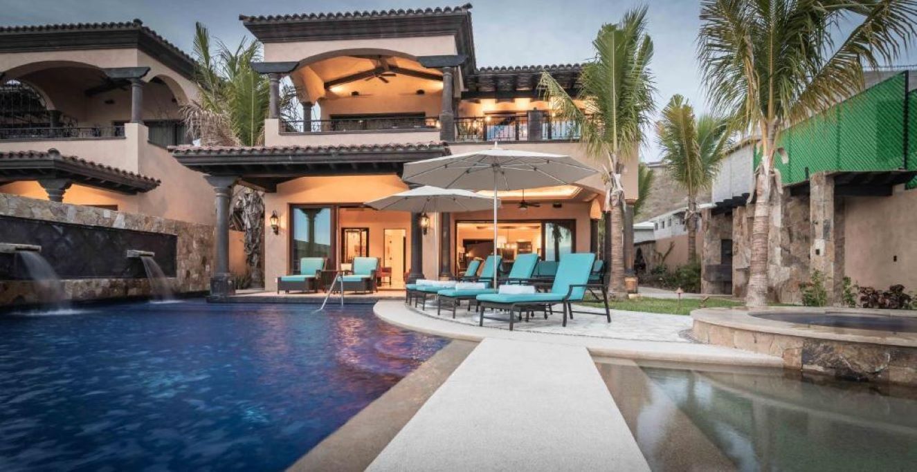 Outdoor pool, an infinity pool