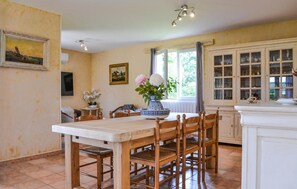 Dining - Gorgeous home in Saint-Georges (Saint-Georges)