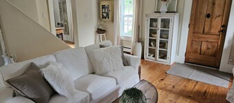 Cozy Cape Located In The Beautiful Seaside Town of Mahone Bay
