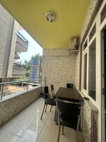 Deluxe Room | Living area