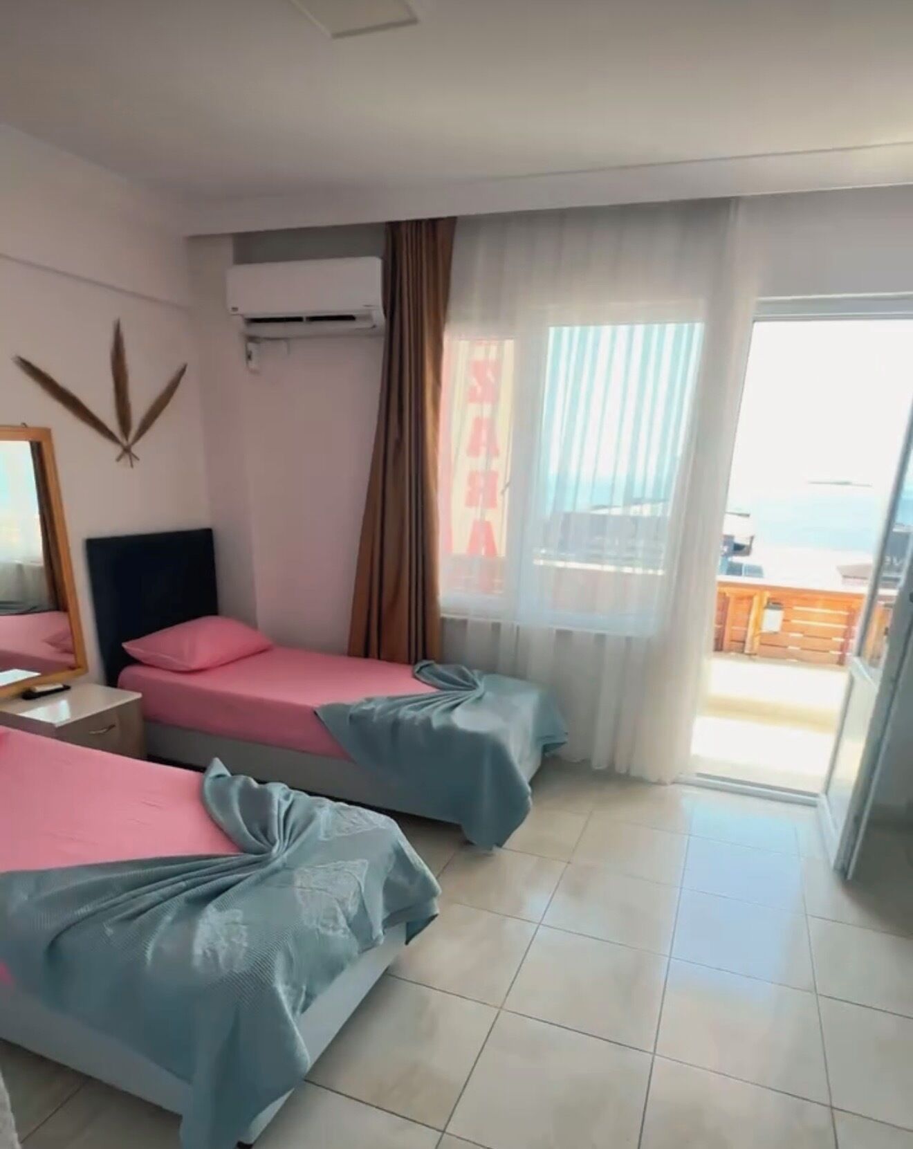 Desk, laptop workspace, WiFi (free), bed sheets