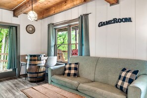 Smart TV, chimenea, videojuegos y tenis de mesa