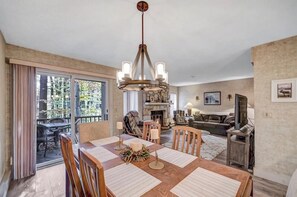 Dining - Luxury 3BR Townhome in Private Golf Community (Pocono Pines)