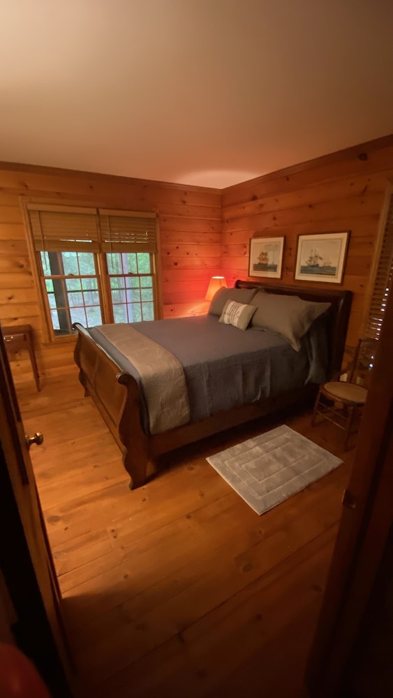 Rustic cabin on Green Lake Interlochen Vrbo