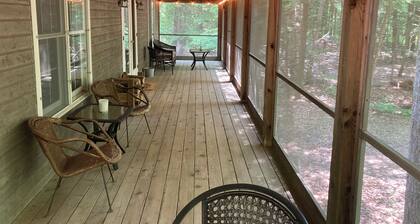 Rustic cabin on Green Lake