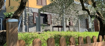 Ca' Degli Ulivi relax Lunigiana, casa con idromassaggio vicino 5 terre