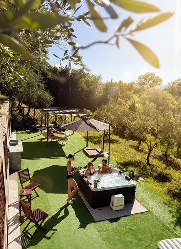 Ca' Degli Olivi relax Lunigiana one private house with jacuzzi near Cinque Terre