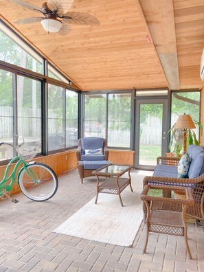 Interior - Escape to Beachy Bungalow, Minutes to the Beach (Jacksonville Beach)