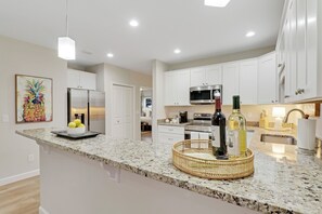 Fridge, microwave, oven, stovetop - New House, Downtown Stuart! 10 minutes to Beach. Family & Pet Friendly, Laundry (Stuart)