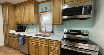 Gulfport Beach Getaway - Blocks to beach and casino, large yard & entertaintment