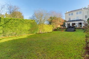 Exterior - Beautiful 7-bedroom countryside home (Wargrave)