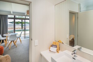 Superior Apartment, Balcony, Sea View | Bathroom | Shower, hair dryer, towels, soap