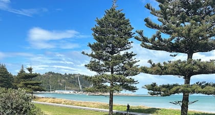 Whispering Sands Motel