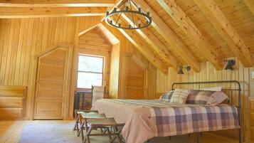 3 bedrooms, in-room safe, desk, iron/ironing board