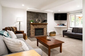 Living area - Cozy Vermont Log Cabin Near Okemo & Killington (Cavendish)