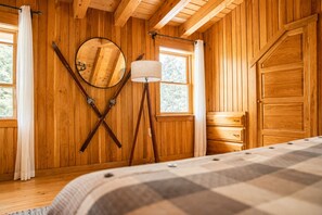 3 chambres, coffres-forts dans les chambres, bureau