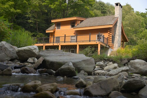 Cozy Vermont Log Cabin Near Okemo & Killington ~ The Perfect Snowy Getaway