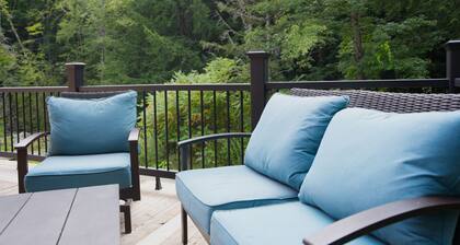 Cozy Log Cabin Short Drive to Okemo & Killington